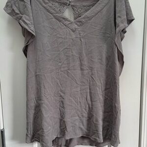 Torrid Size 0 Grey Blouse Short Sleeve Keyhole Back Lace and Buttons